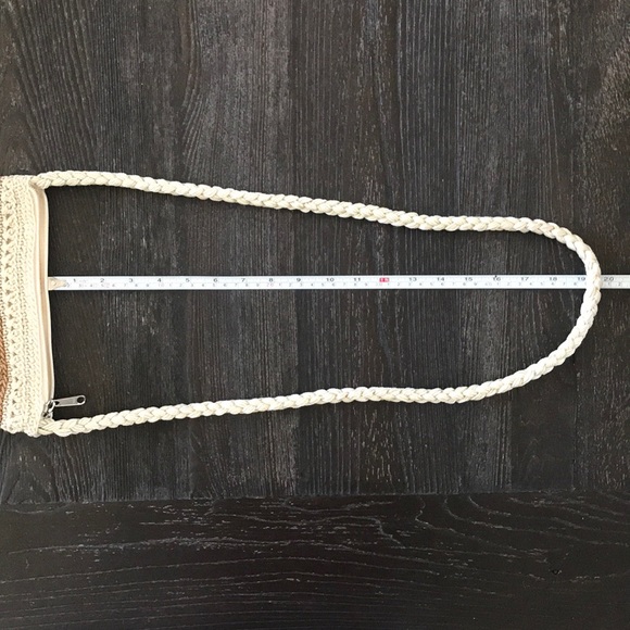 YKK crocheted purse.  Beige toned colors. - Picture 3 of 8